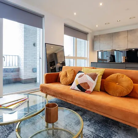 Veeve - The Battersea Skyview Apartment